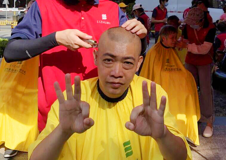 義剪活動(dòng)受點(diǎn)贊，看看廣西美發(fā)學(xué)校哪家實(shí)踐機(jī)會(huì)多