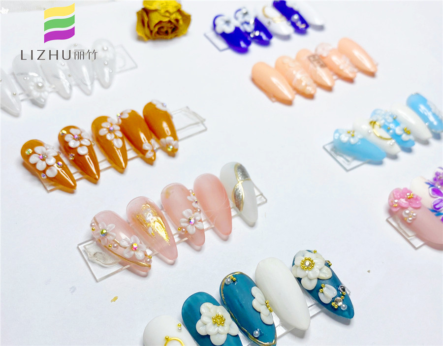 精美雕花美甲作品，告訴你南寧哪里可以學(xué)雕花美甲