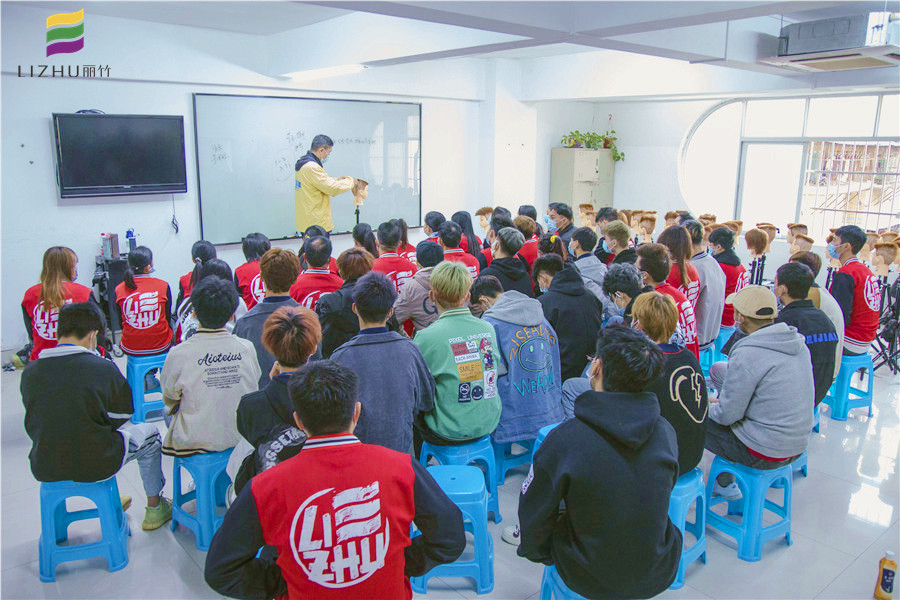 修剪平頭的技巧，廣西教理發(fā)學(xué)校課程內(nèi)容