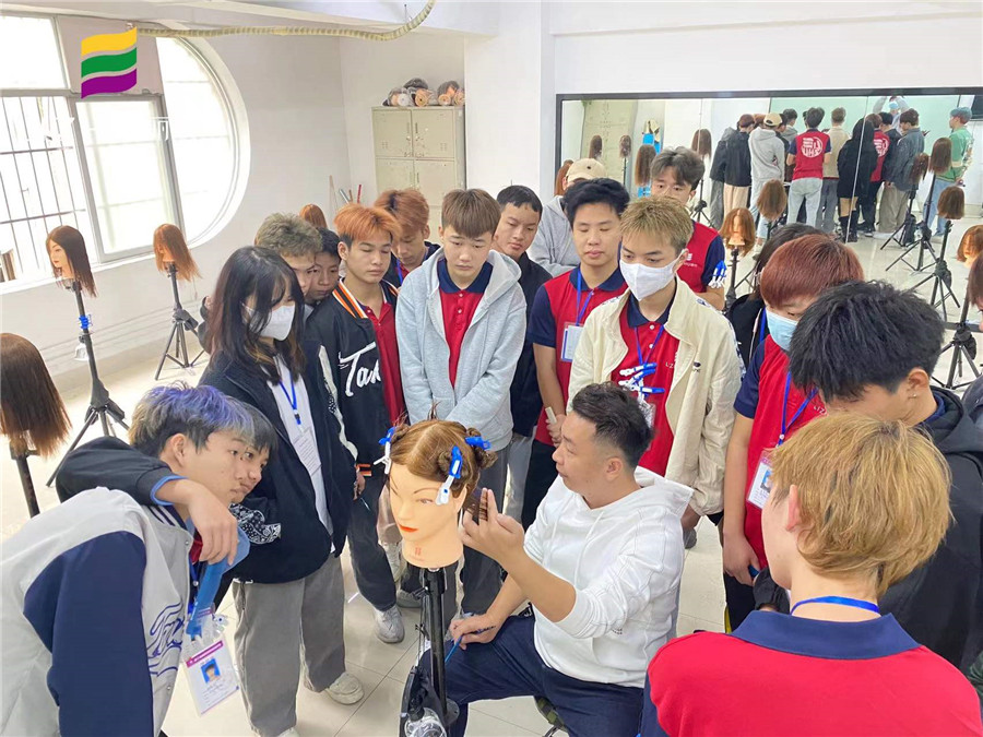 女式短發(fā)漸增層次剪發(fā)，南寧美發(fā)修剪課程