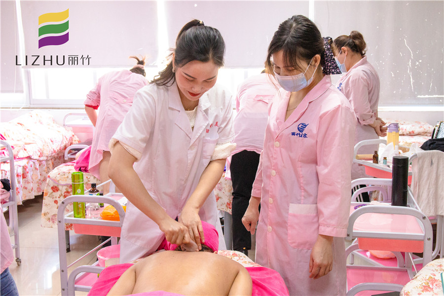 背部按摩知多少？廣西排名前十美容學校告訴你