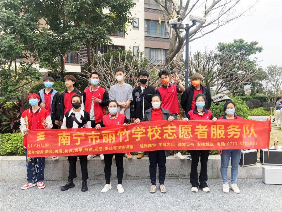 南寧美發(fā)學(xué)校小區(qū)理發(fā)，積極發(fā)揚“雷鋒精神”