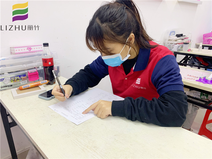 廣西美甲學(xué)校十大名校：學(xué)美甲為什么要重視理論？