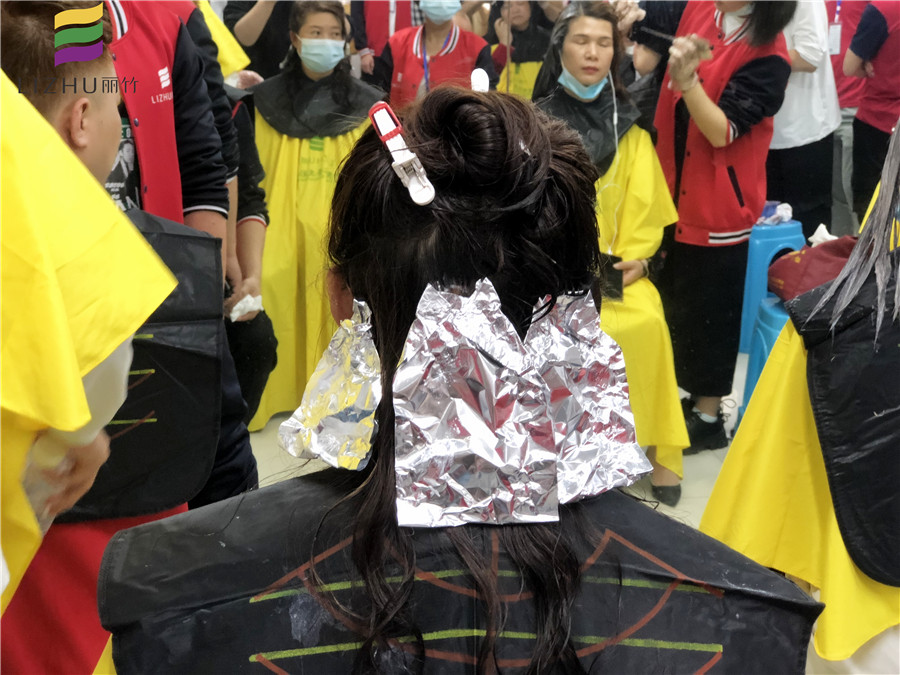 錫紙燙發(fā)能保持多久？南寧燙染一對一教學(xué)給你專業(yè)技術(shù)