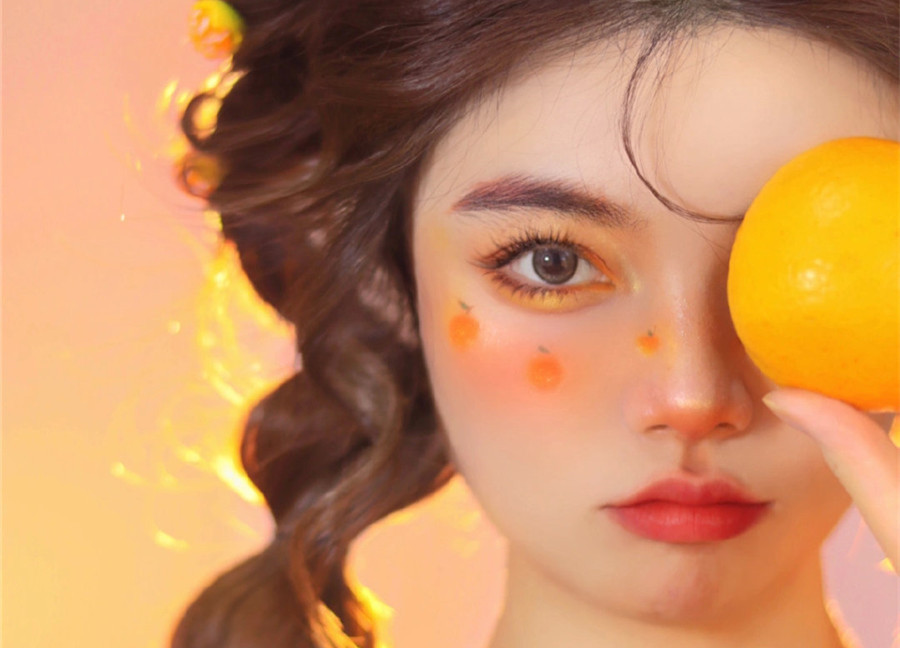 夏日元?dú)忾俨世L創(chuàng)意妝容，廣西化妝學(xué)校排行榜前三名分享