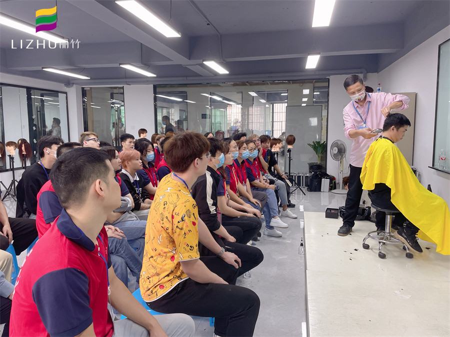 電推剪理發(fā)技巧，南寧理發(fā)職業(yè)學(xué)校教你
