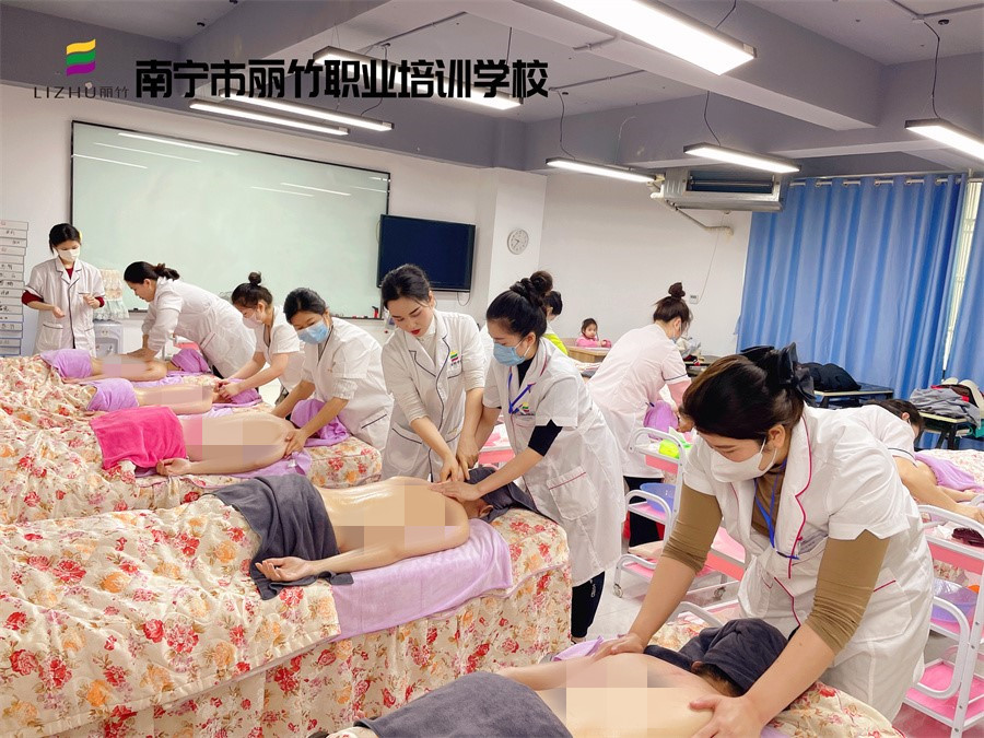 春季背部按摩的好處，廣西美容實(shí)訓(xùn)練習(xí)講解