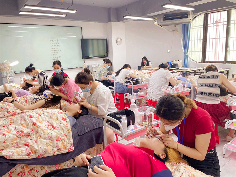 圓滿結(jié)束！麗竹美睫時尚款式造型班