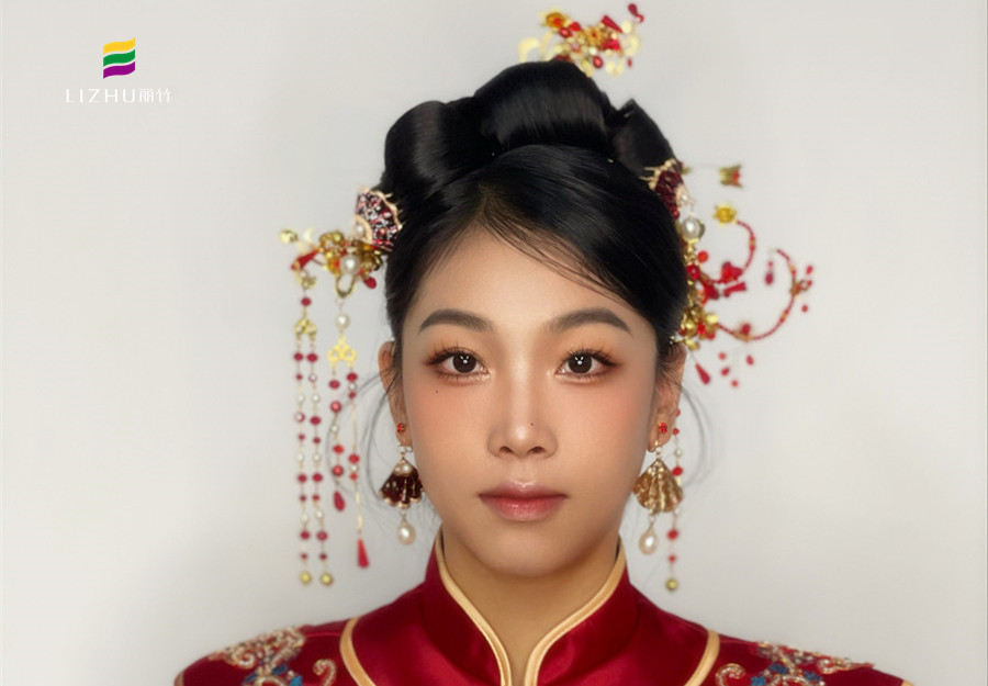 秀禾新娘造型，廣西新娘化妝造型學(xué)校演繹中國風(fēng)