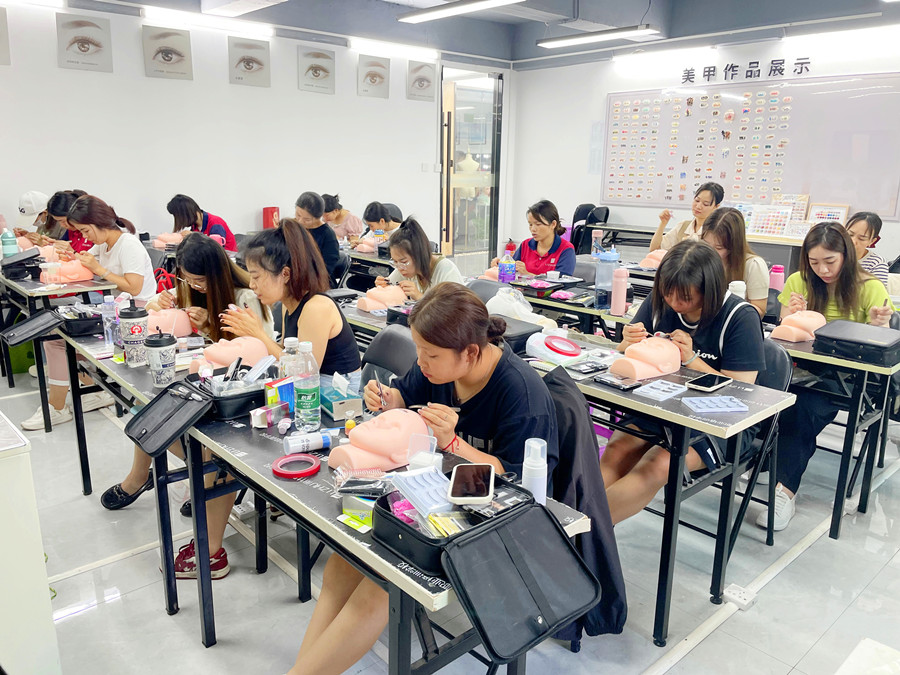 為什么要在假頭模練習(xí)美睫？廣西美睫培訓(xùn)課件解析