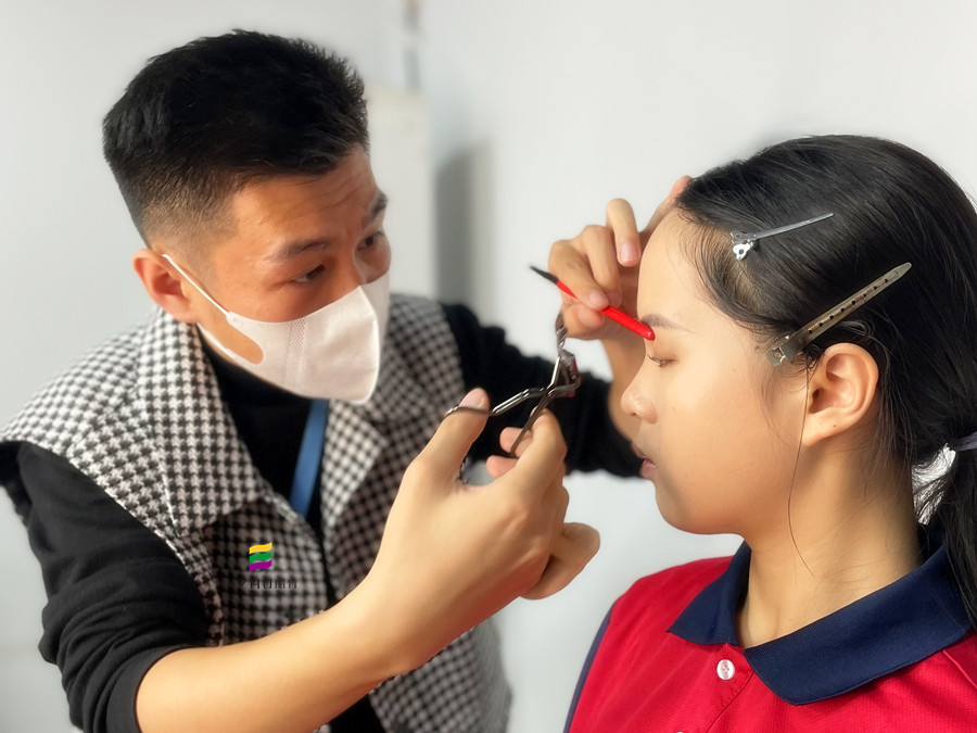 如何用睫毛夾？化妝工具介紹