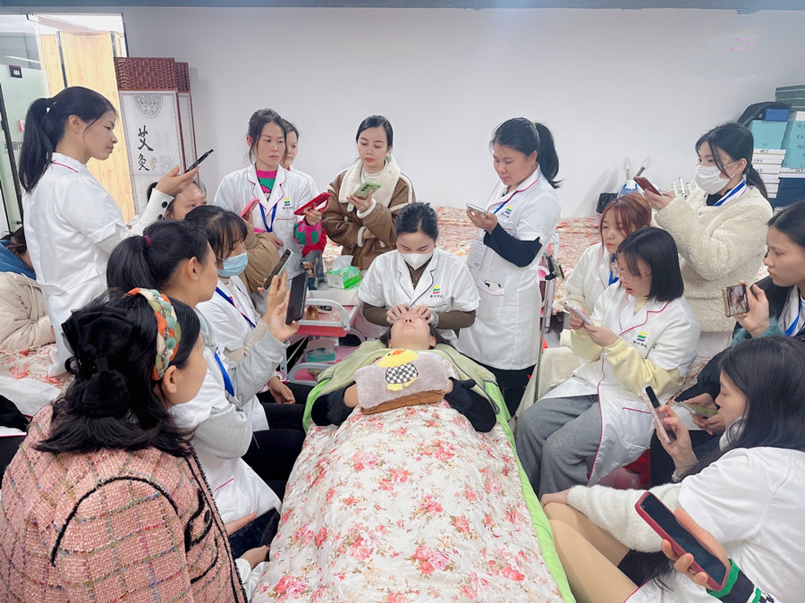 南寧頭療技師：為什么要經(jīng)絡(luò)梳梳頭？