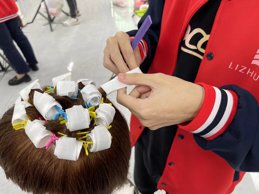 發(fā)根定位燙怎么操作？廣西燙染培訓(xùn)