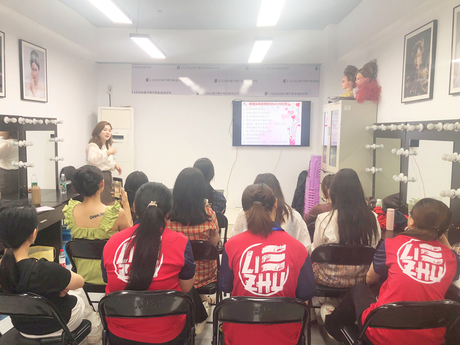 ?南寧美睫培訓(xùn)開班，3月27日如約而至