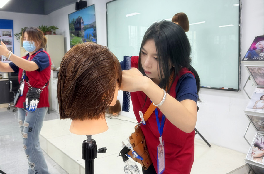 南寧美發(fā)培訓(xùn)課程：經(jīng)典廂式齊裝是什么？
