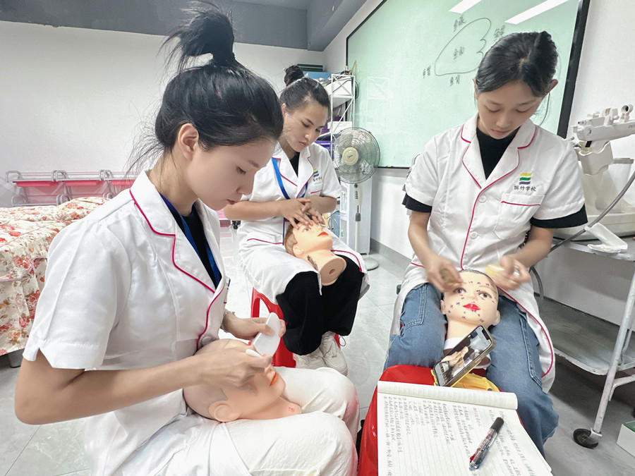 眼部疏通的必要性，廣西美容中醫(yī)學(xué)校講解