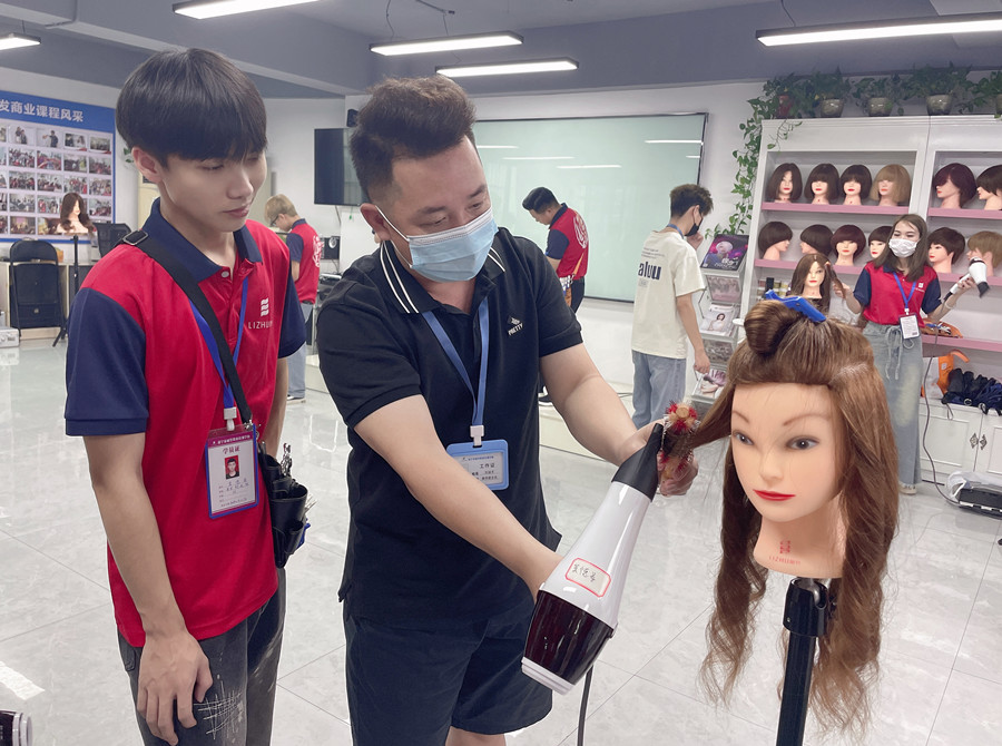 怎么樣才能做好吹風(fēng)造型？南寧美發(fā)吹風(fēng)培訓(xùn)
