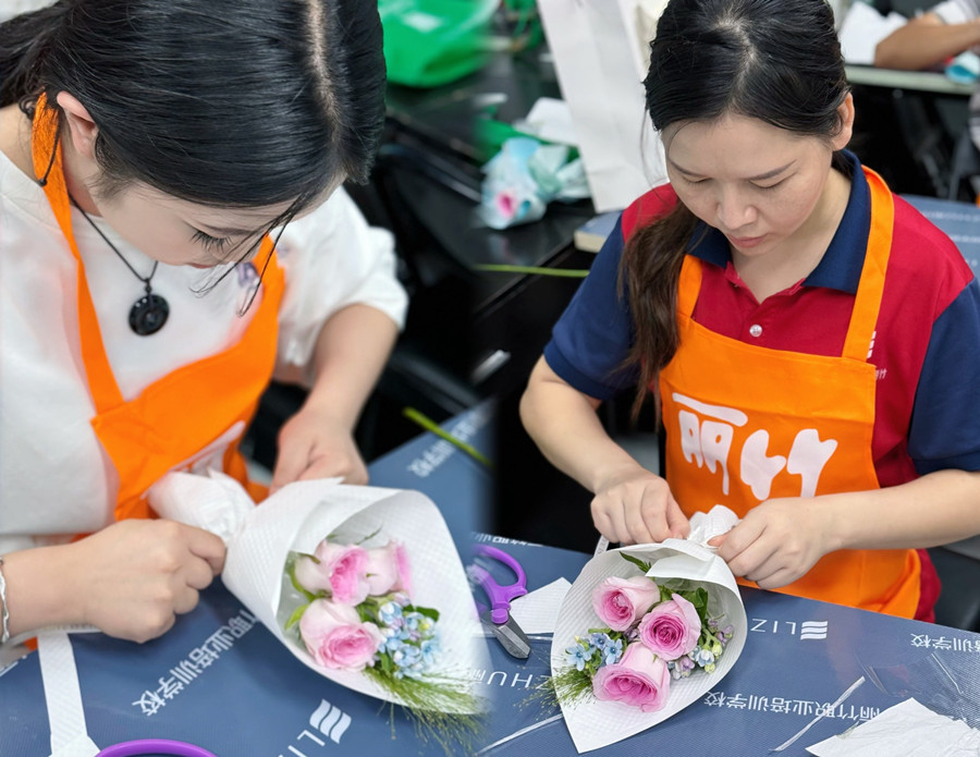 南寧花藝學(xué)校開班首日，學(xué)員收獲滿滿