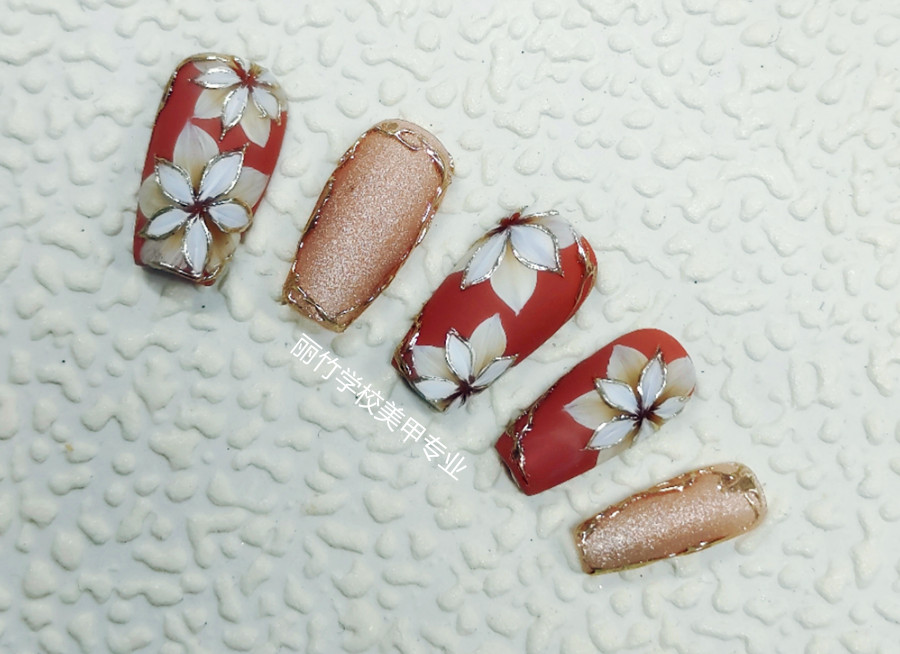 復(fù)古花卉美甲，實力展示廣西美甲學(xué)校哪家強？
