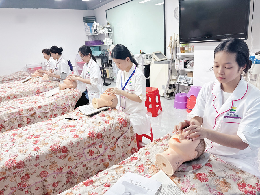 南寧培訓(xùn)美容師課程，從認識面部開始