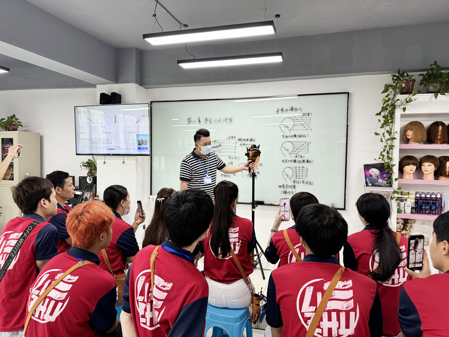 廣西南寧學(xué)美發(fā)？廣西美發(fā)學(xué)校怎么招生？