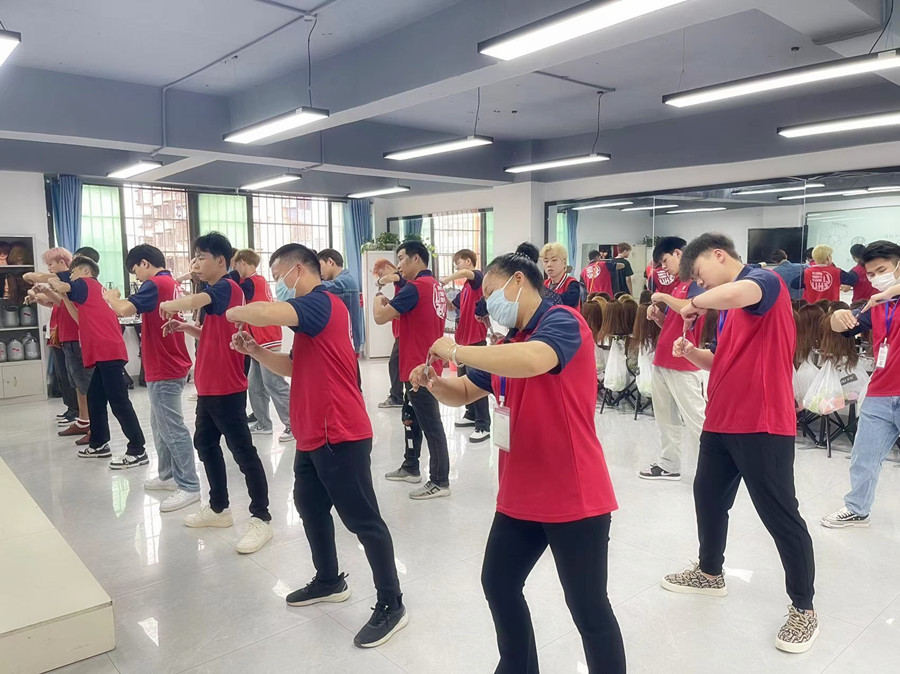 揭秘！南寧美發(fā)造型培訓(xùn)學(xué)校上課流程