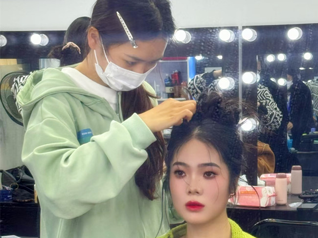 千金禮服造型，廣西高彩造型學校學員作品