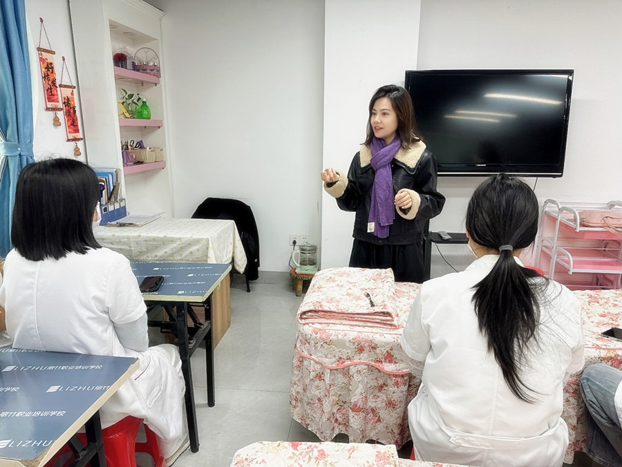 南寧美容師招聘，廣西南寧專業(yè)美容學(xué)校舉行就業(yè)宣講會(huì)