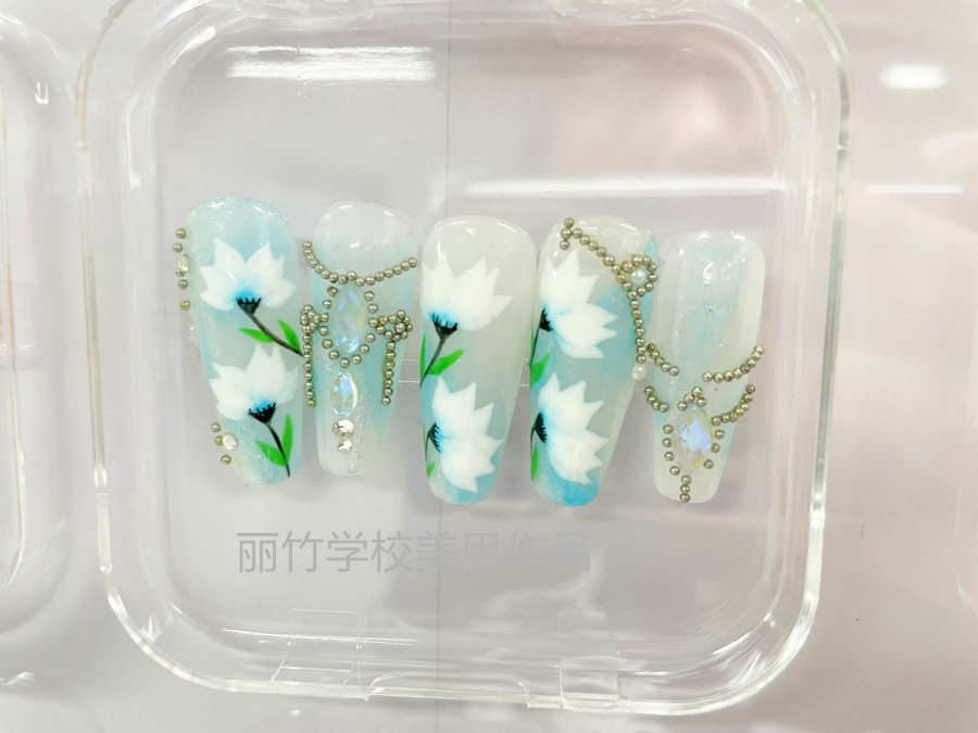手繪花朵珠鏈美甲，南寧美甲進(jìn)修深造