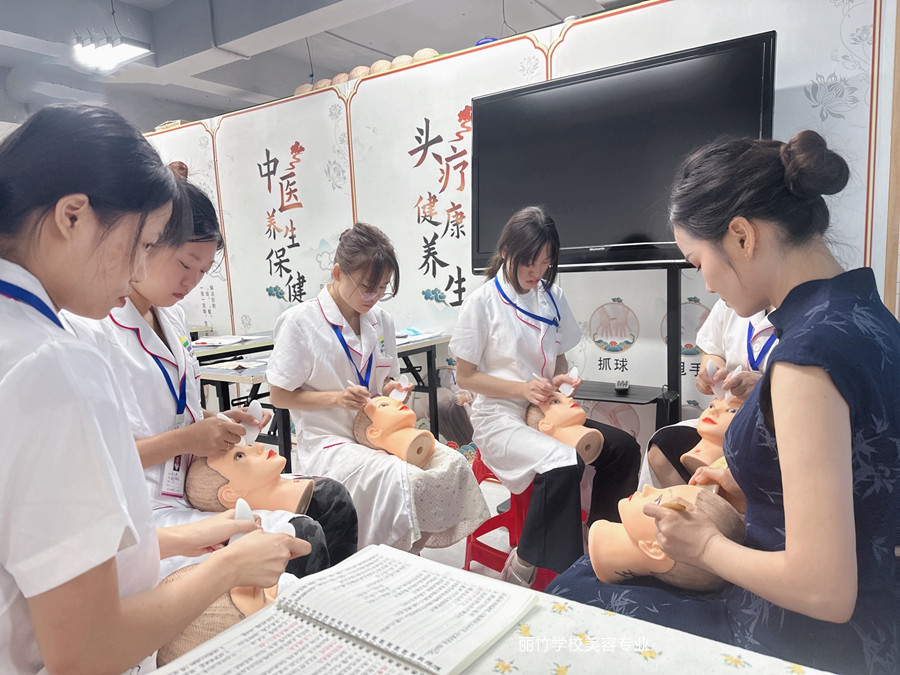 南寧美容健康：為什么推薦女生學(xué)美容？