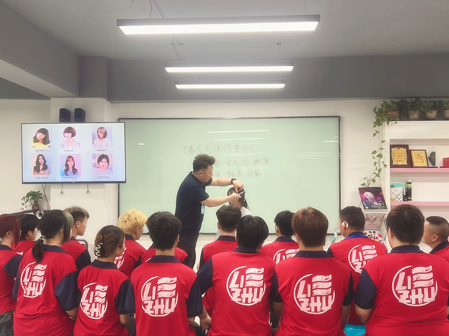 不同臉型適合的劉海類型，南寧剪發(fā)學(xué)習(xí)分享