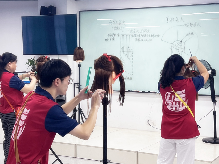 圓形層次修剪是什么？廣西美發(fā)造型學校為你解答