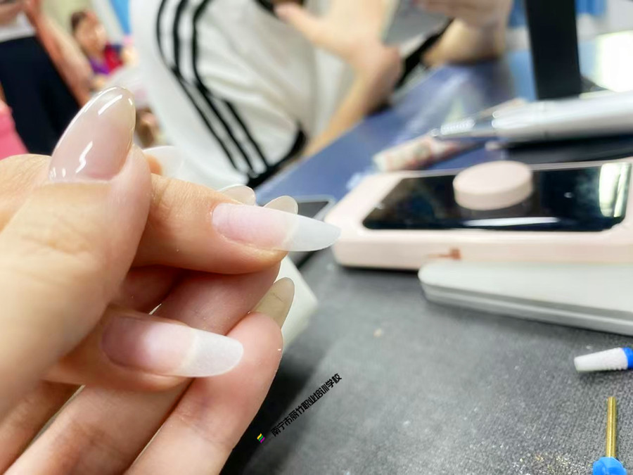 美甲建構(gòu)塑型的好處，南寧美甲課程講解