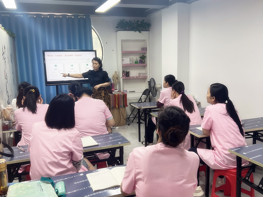 為什么推薦初高中畢業(yè)生學(xué)美容？