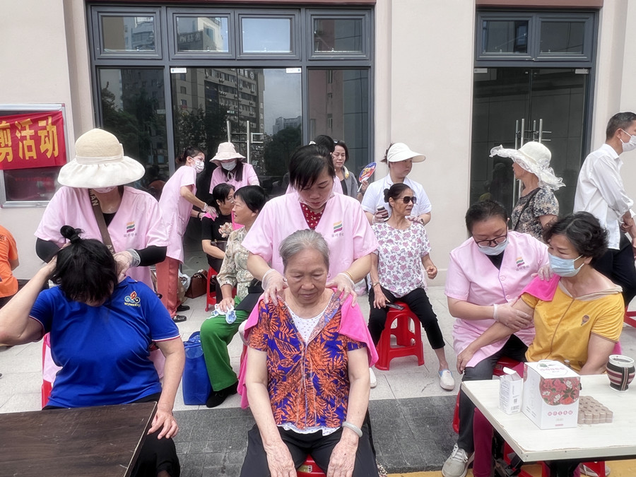 南寧美容學(xué)校公益活動，收獲好評與贊譽(yù)