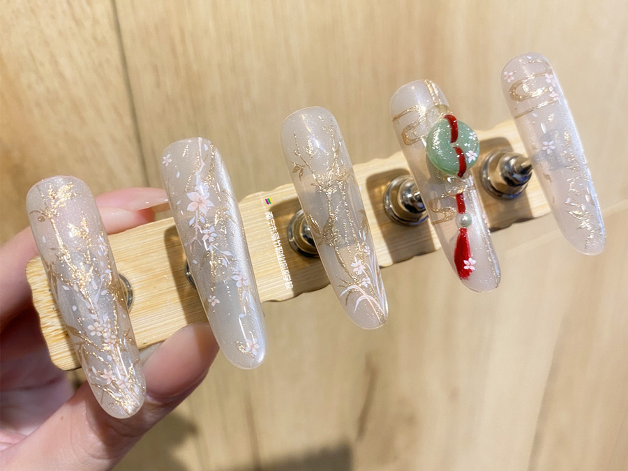 國風(fēng)新中式美甲，南寧美甲職業(yè)學(xué)校作品